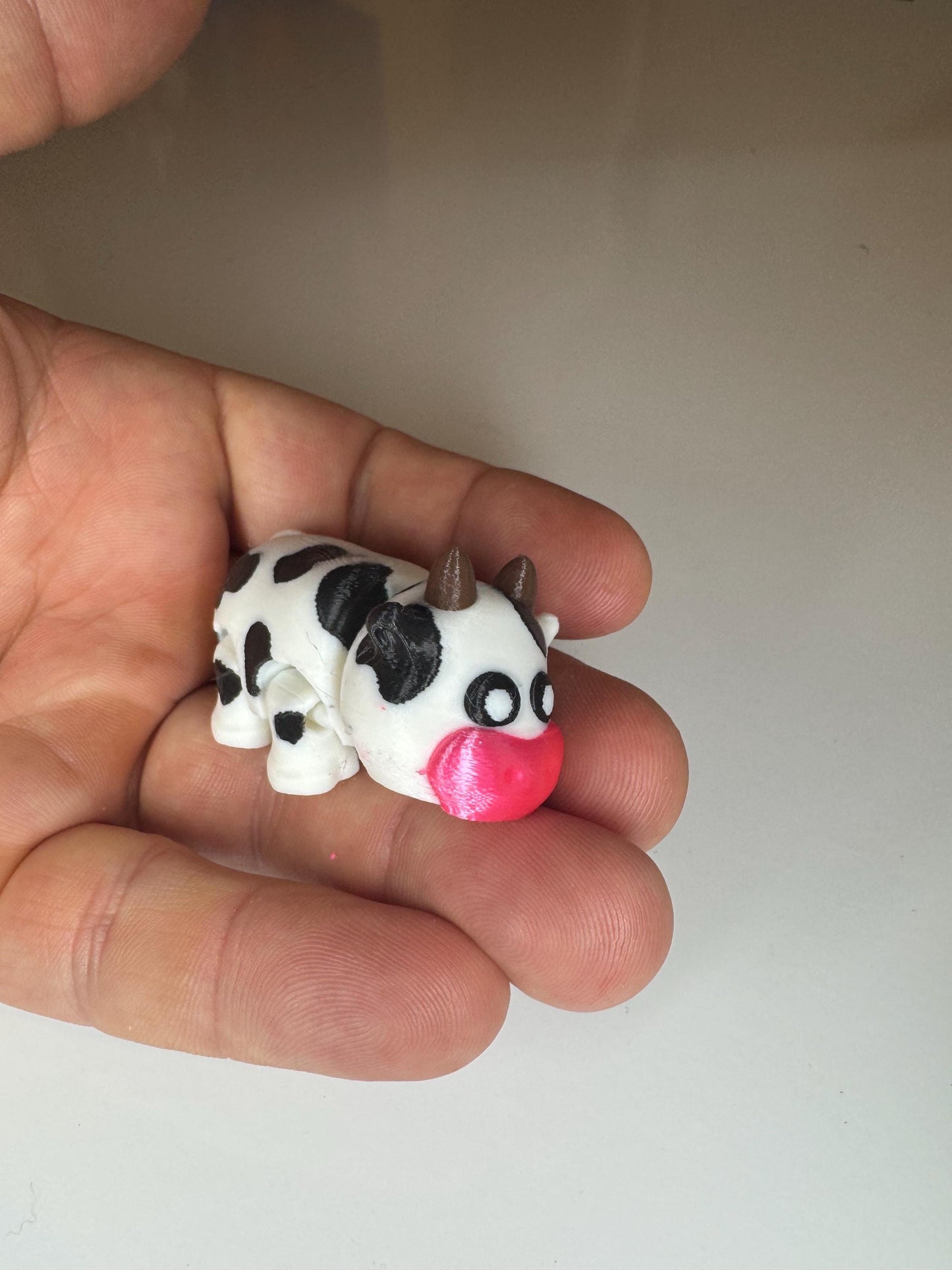 Cute Cow Wigglet | Desk Companion | Cute Articulated Fidget Animals | Collectible Pocket Toys | Party Bag Fillers | Kids Gift