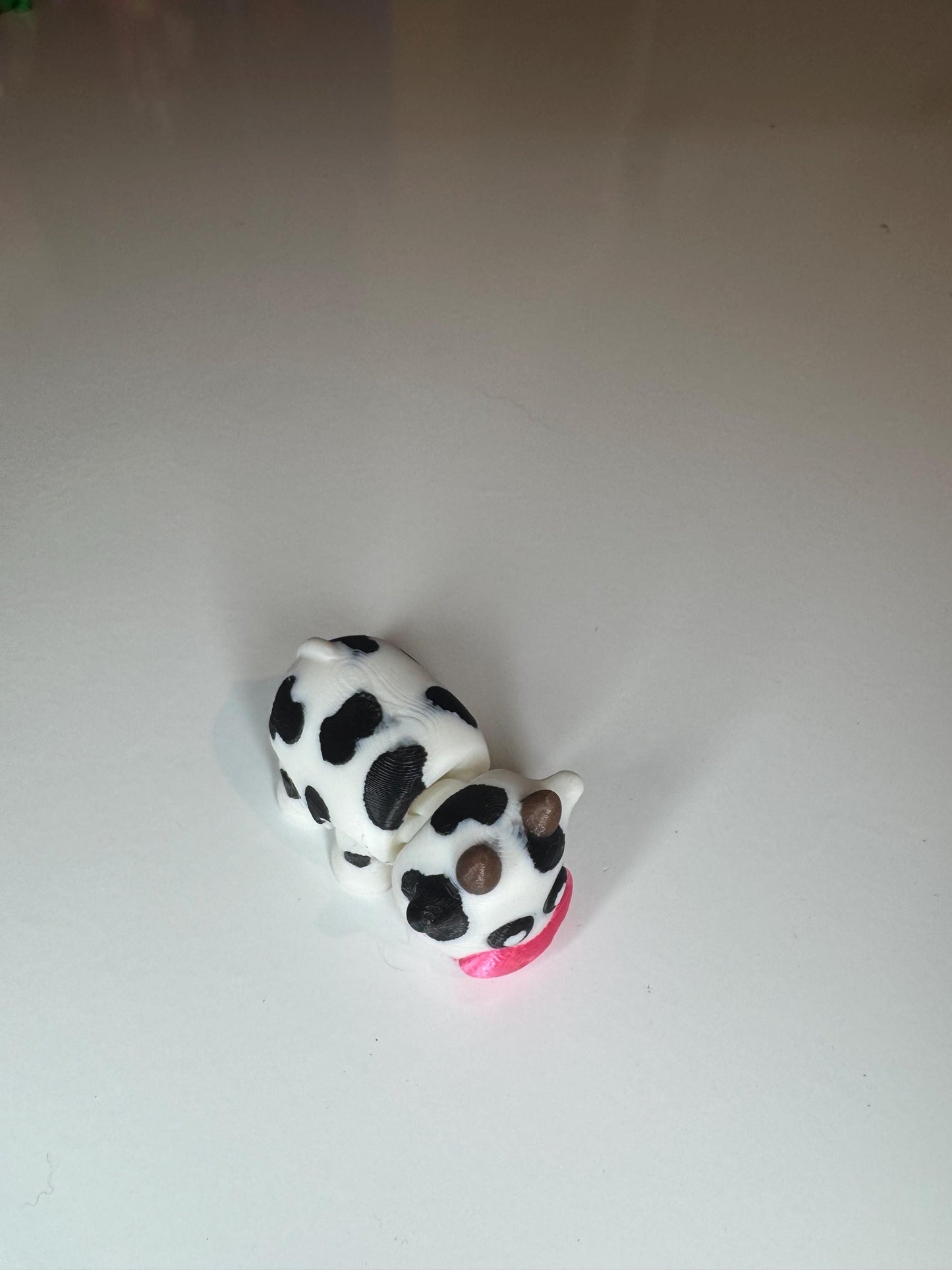 Cute Cow Wigglet | Desk Companion | Cute Articulated Fidget Animals | Collectible Pocket Toys | Party Bag Fillers | Kids Gift