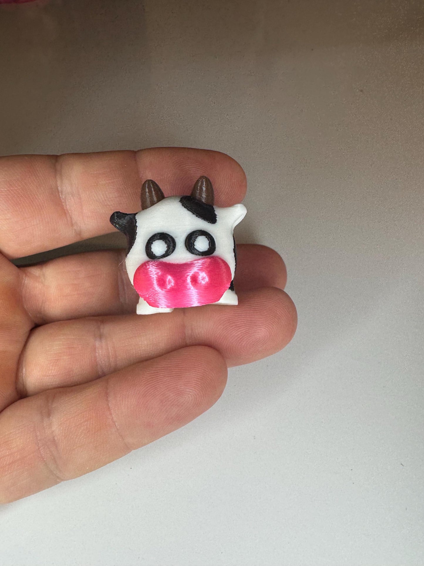Cute Cow Wigglet | Desk Companion | Cute Articulated Fidget Animals | Collectible Pocket Toys | Party Bag Fillers | Kids Gift