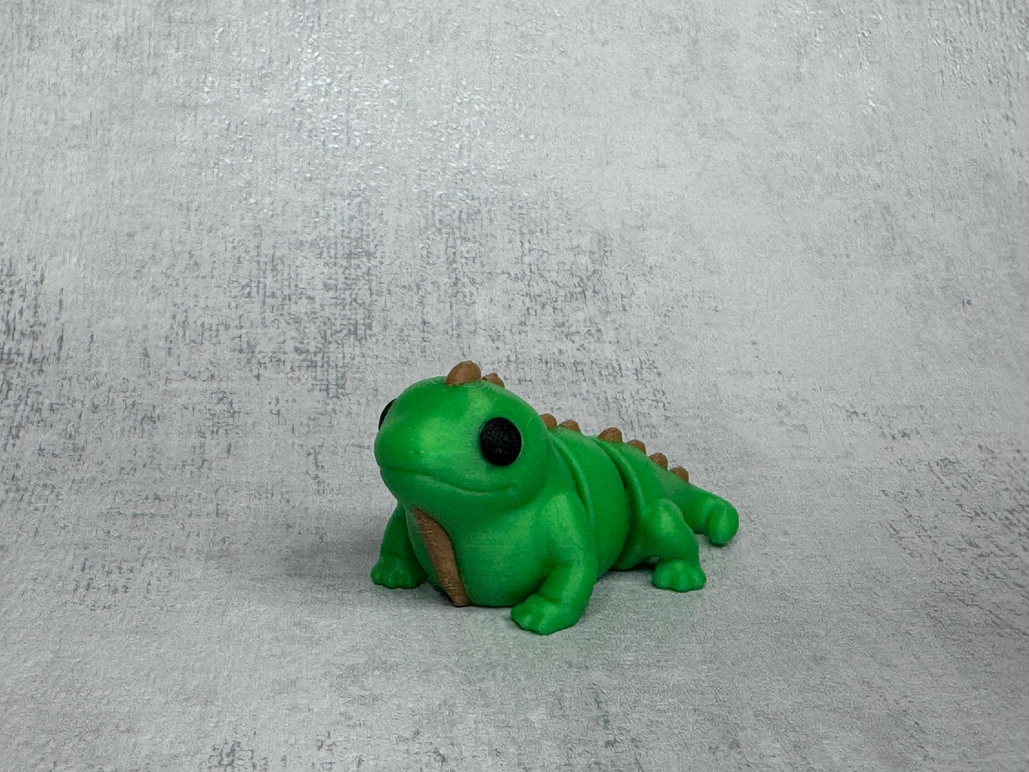Iguana Wigglet | Rainforest Collection | Cute Articulated Iguana | 3D Printed Desk Buddy | Reptile Collectible | Fidget Toy