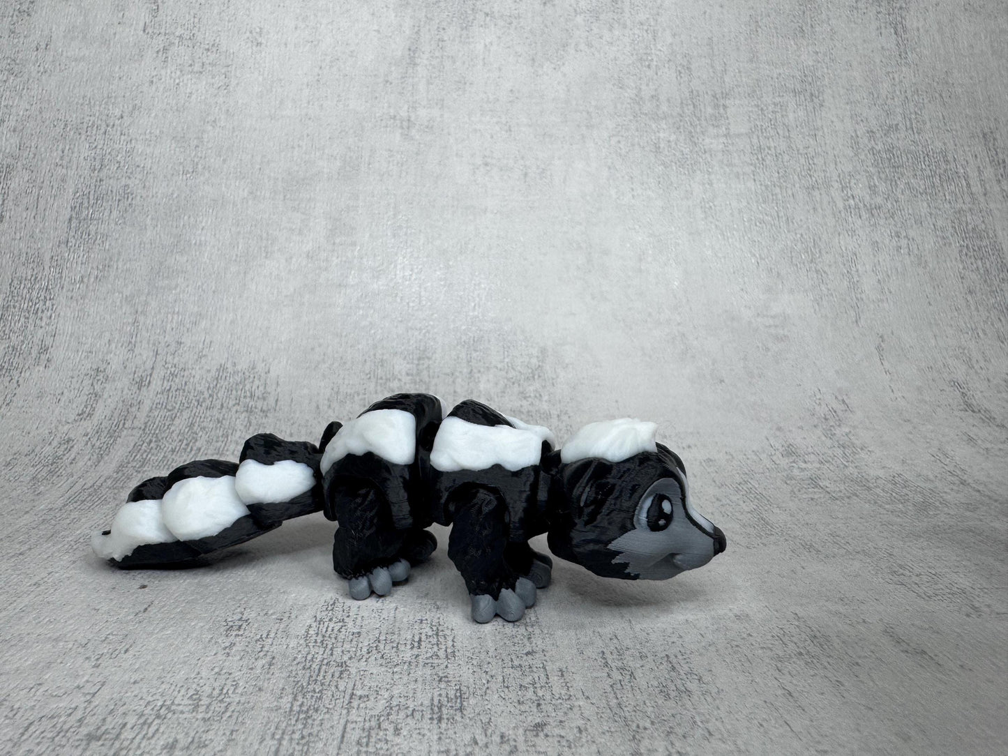 Pepper the Skunk Pocket Pal | Articulated 3D Printed Skunk | Optional Keyring | Desk Pet | Animal Lover Gift | Pocket Pal