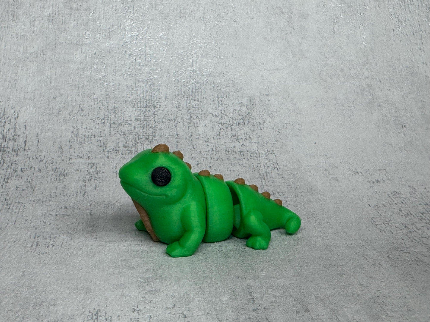Iguana Wigglet | Rainforest Collection | Cute Articulated Iguana | 3D Printed Desk Buddy | Reptile Collectible | Fidget Toy
