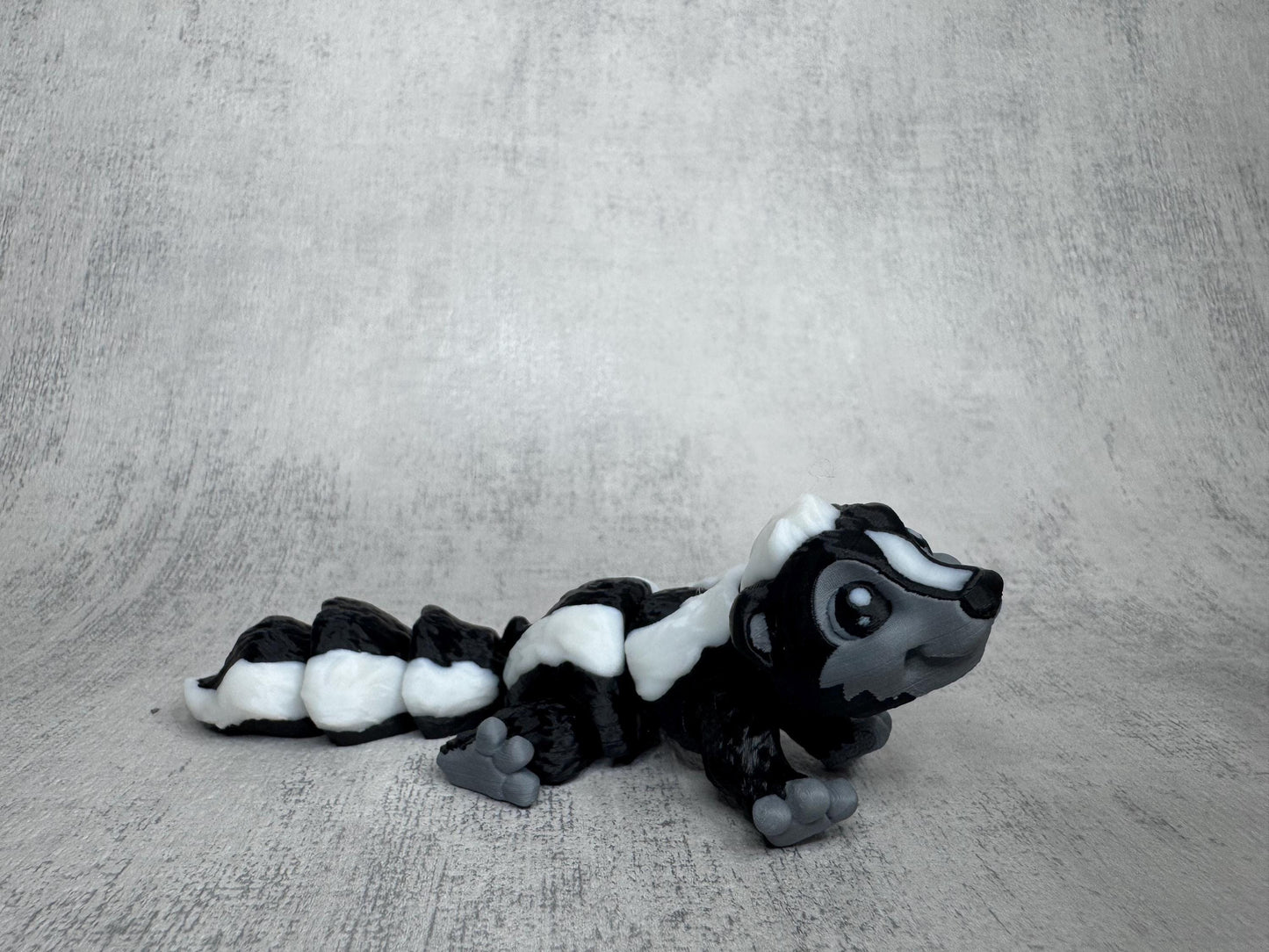Pepper the Skunk Pocket Pal | Articulated 3D Printed Skunk | Optional Keyring | Desk Pet | Animal Lover Gift | Pocket Pal